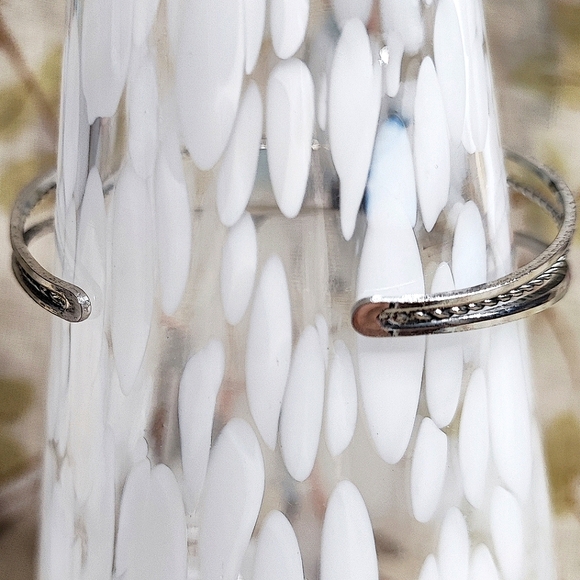 Vintage Adventurine Silver Tone Leaves Cuff Bracelet Light Green Oval Stones - Picture 9 of 12